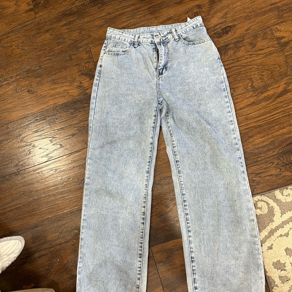 SHEIN Blue Straight Leg Jeans with Acid-Wash Style